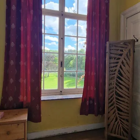 Le Chateau De Blier, Between Durbuy And La Roche-en-ardenne בקתה